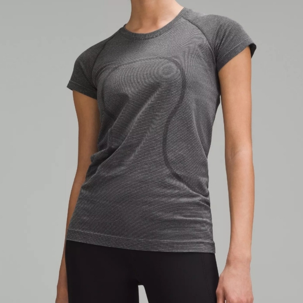Lululemon Swiftly Tech Size 4 Gray Shirt